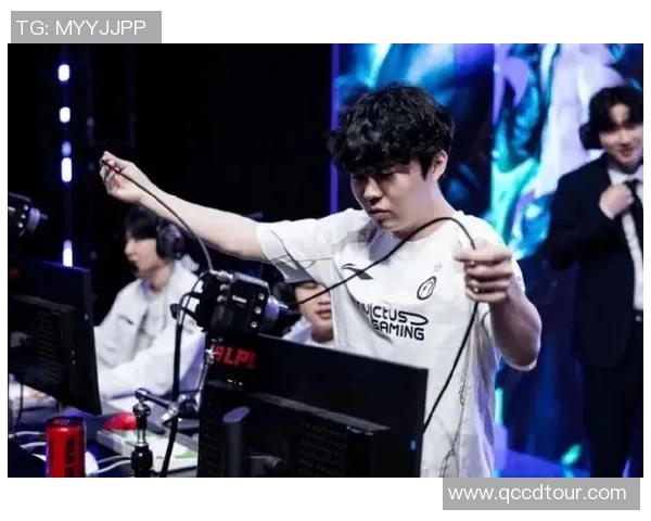 英雄联盟S15赛季FPX战队配合排行榜荣登第二名精彩表现引发热议